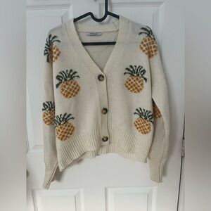 Chic & Fun Off-White Cardigan with Pineapple Design – Size S